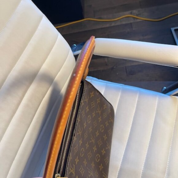 Louis Vuitton Looping Bag - Picture 7 of 11